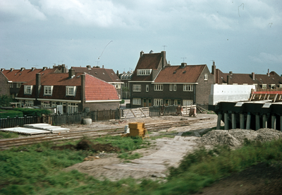 831832 Gezicht op de werkzaamheden voor de bouw van het spoorwegviaduct in de spoorlijn Utrecht-Amsterdam over de St. ...
